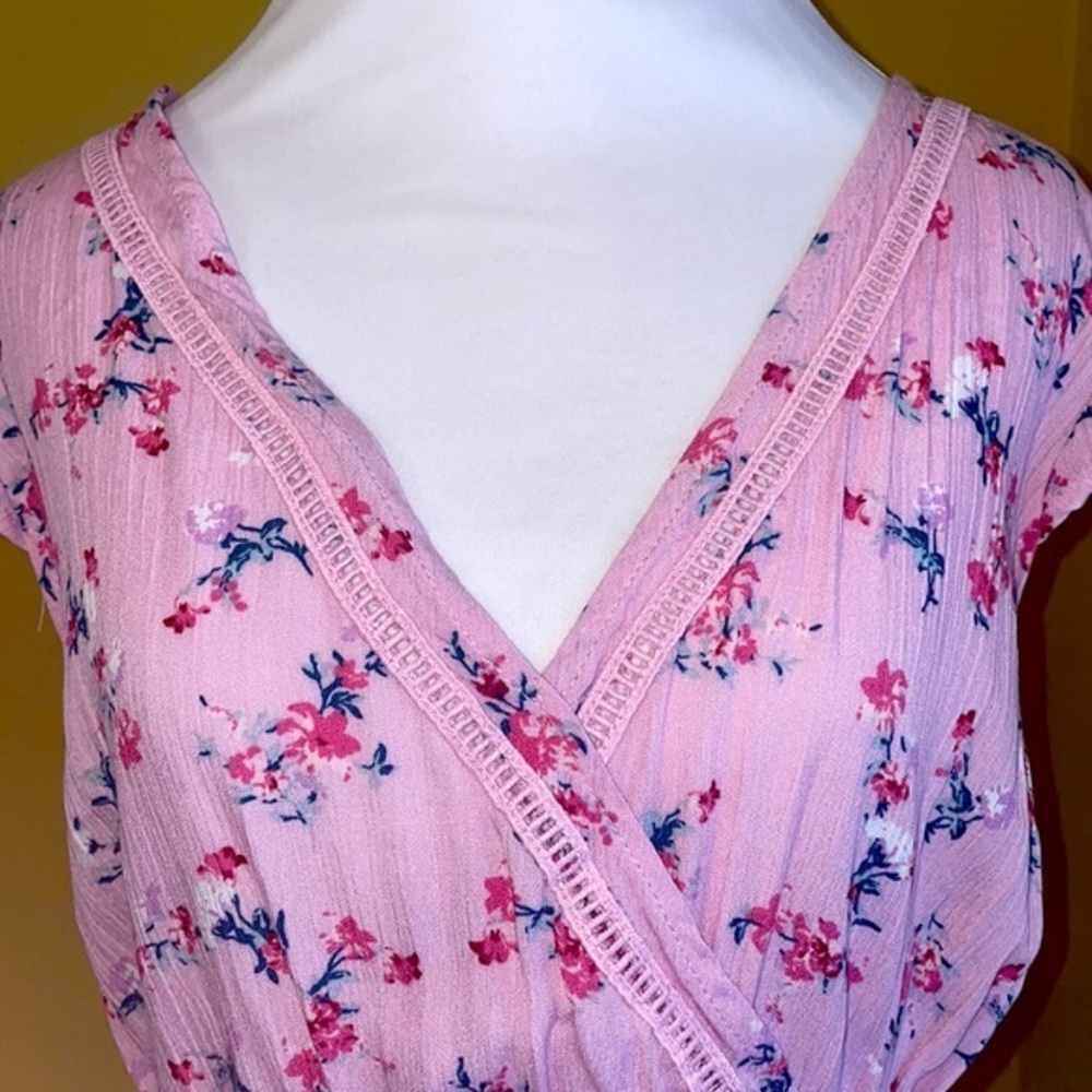 NWT Moral Fiber Pink Floral Wrap Blouse Vneck Large - Picture 3 of 4